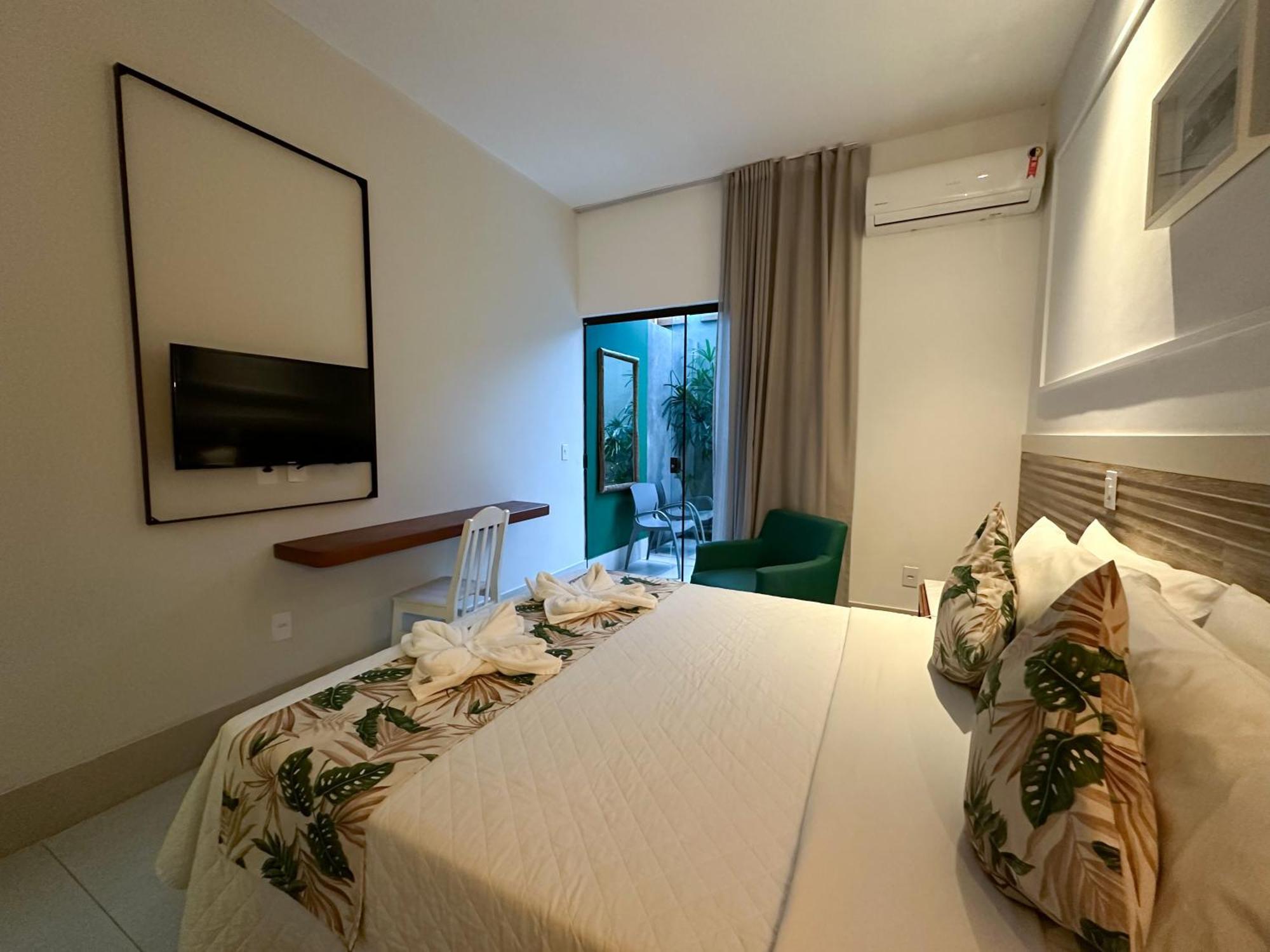Suite Spa Bath Internal View,1580567311:JPEG